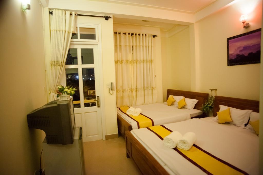 Happy Day 1 Hotel Da Lat Room photo