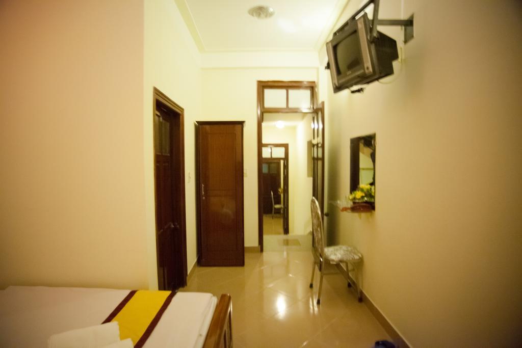Happy Day 1 Hotel Da Lat Room photo