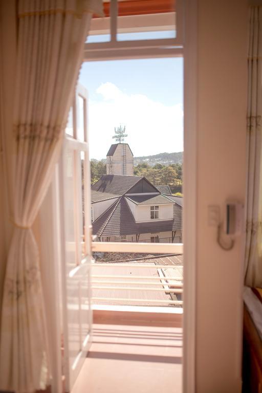 Happy Day 1 Hotel Da Lat Room photo