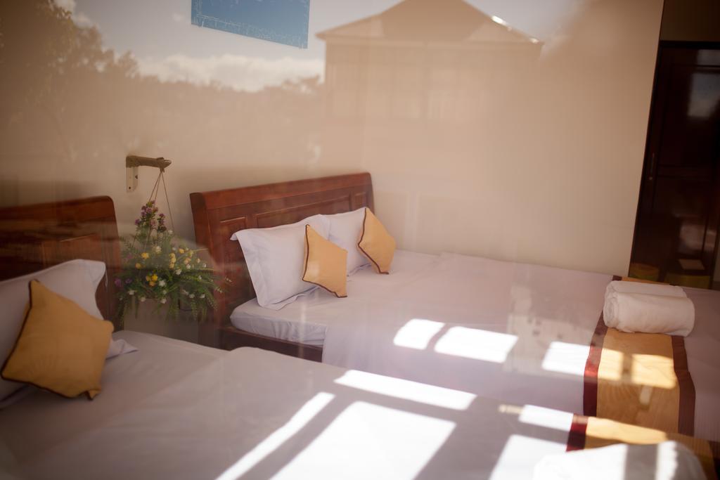 Happy Day 1 Hotel Da Lat Room photo
