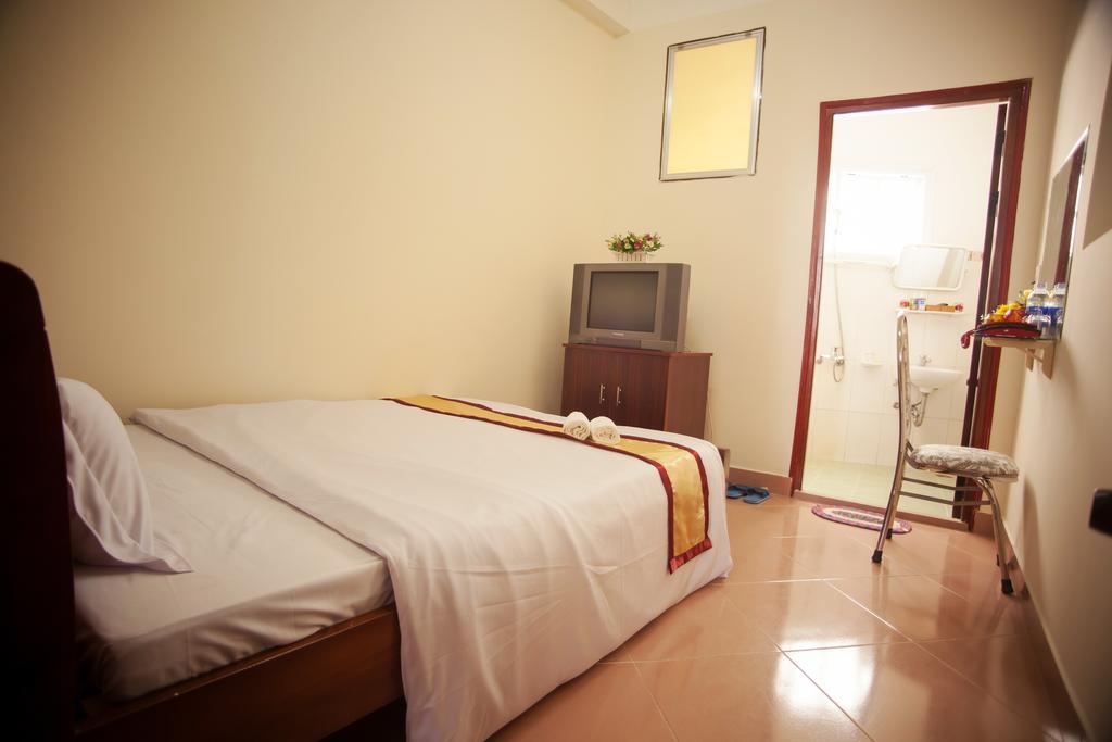 Happy Day 1 Hotel Da Lat Room photo