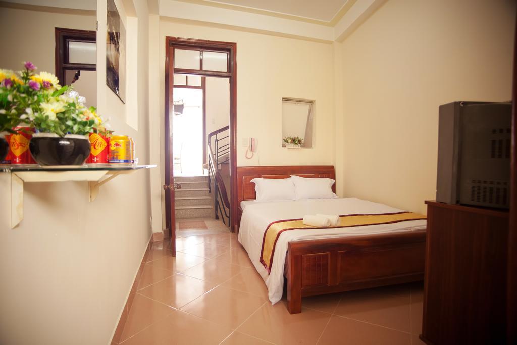 Happy Day 1 Hotel Da Lat Room photo