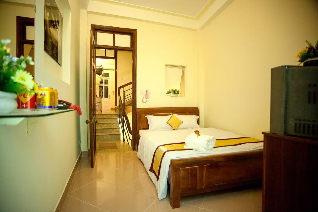 Happy Day 1 Hotel Da Lat Room photo